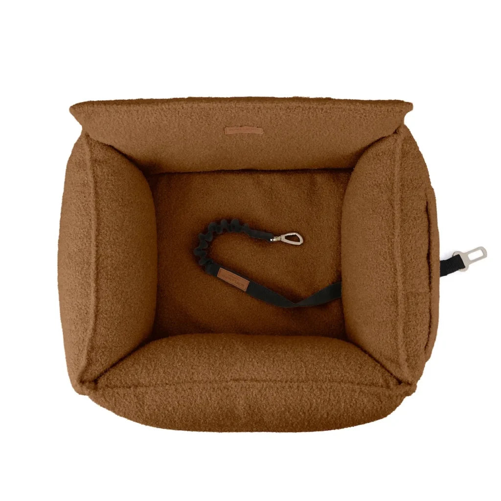 Couchage auto caramel pour teckel avec rebords enveloppants