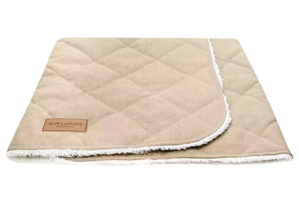 Schlafplatz für Dackel, warme Bettdecke in Beige