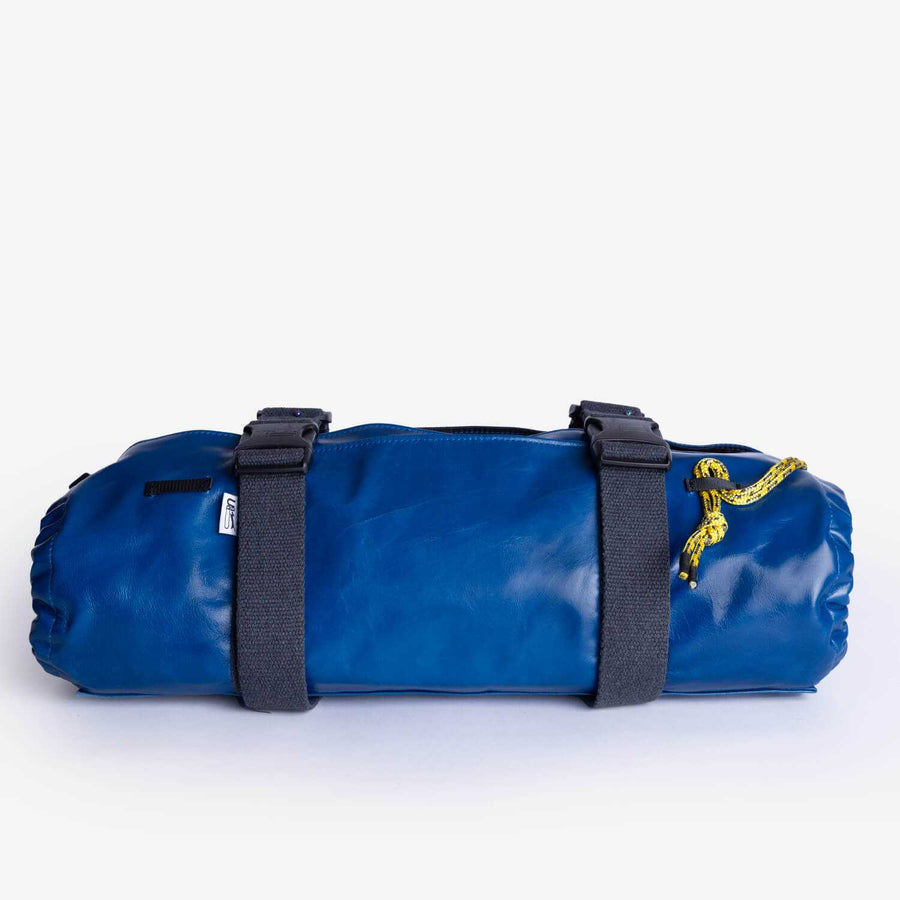 Transporttasche für Dackel aus blauem Leder