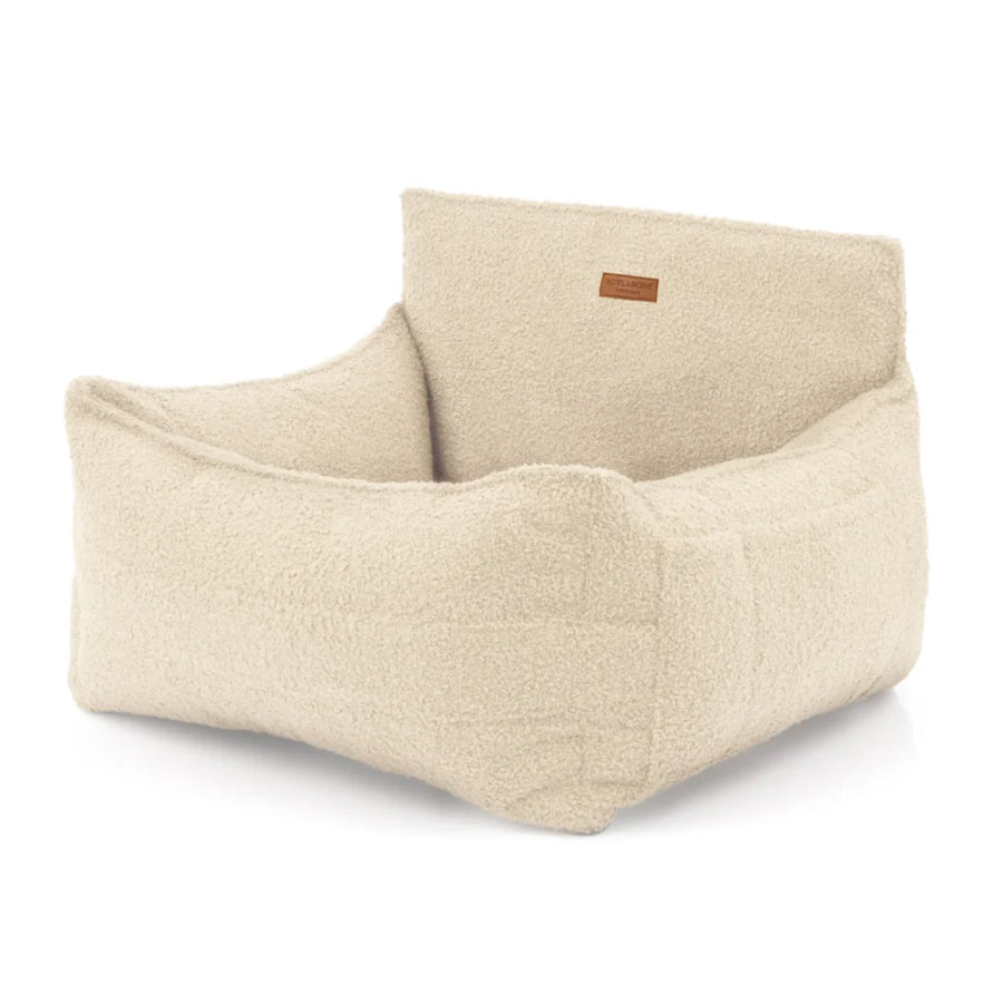 Siège voiture crème pour teckel avec matelas orthopédique