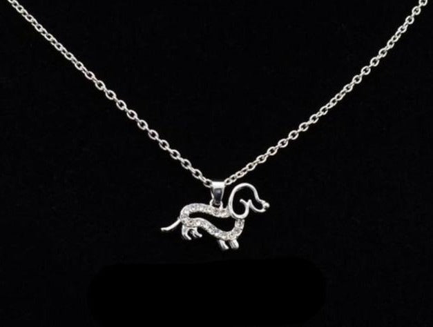 Pendentif Femme Chien Teckel